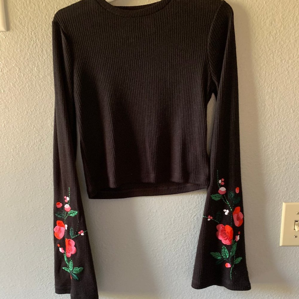 DIVIDED Rib Knit Floral Embroidered Long Sleeve